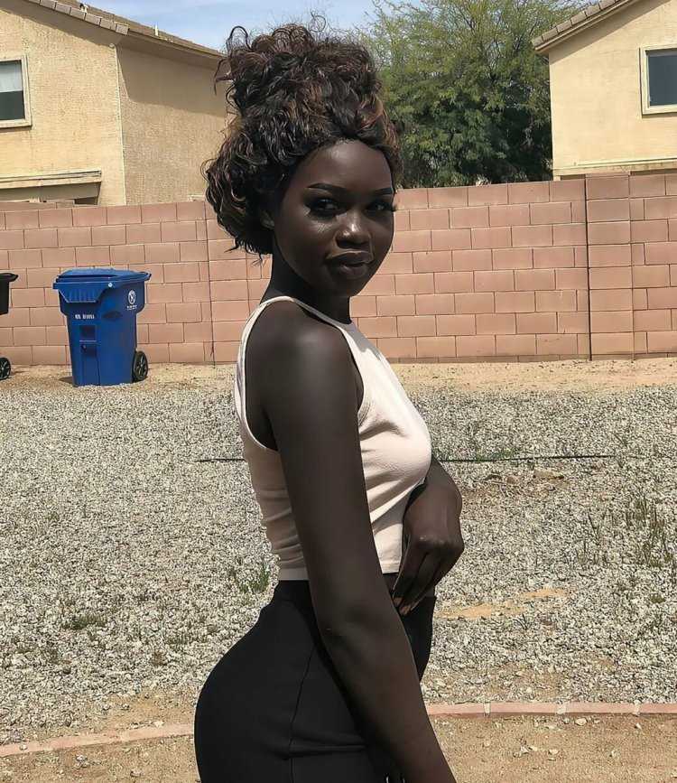 Голый Robert Oliveira