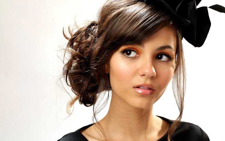 Актрисы брюнетки с большим носом19