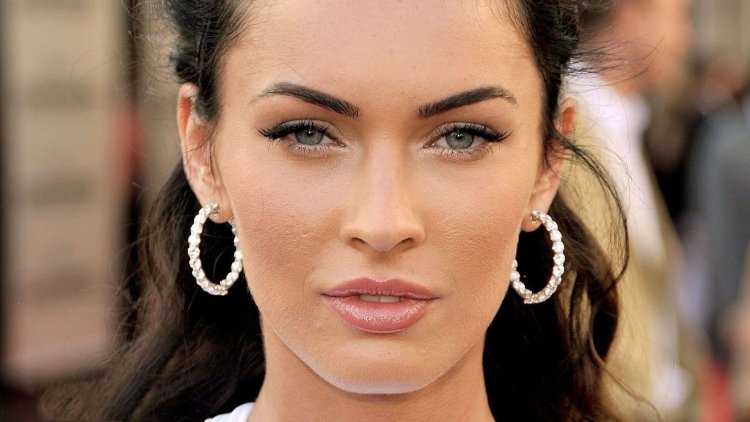 Меган Фокс анфас