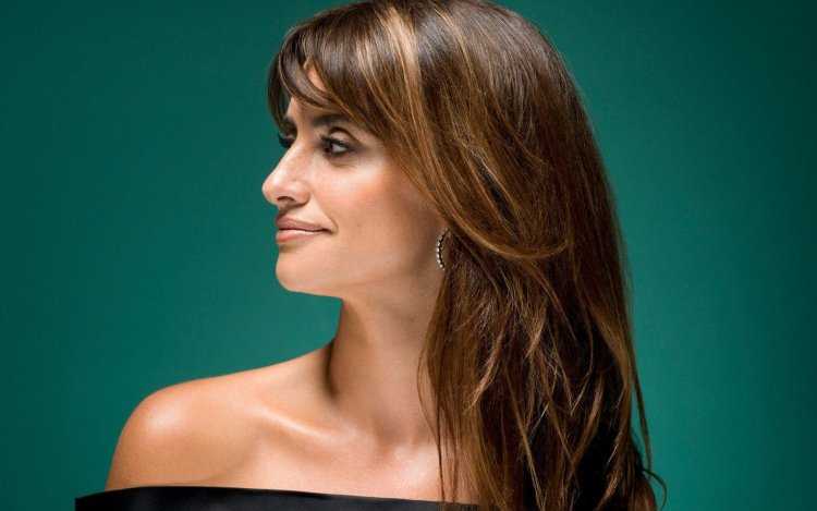 Пенелопа Крус в профиль