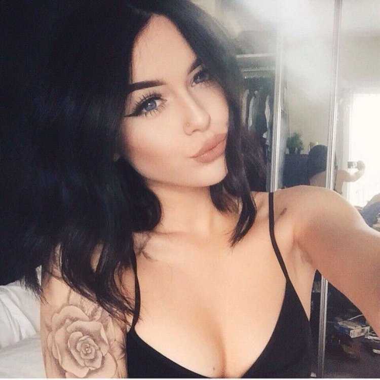 Acacia Brinley черные волосы