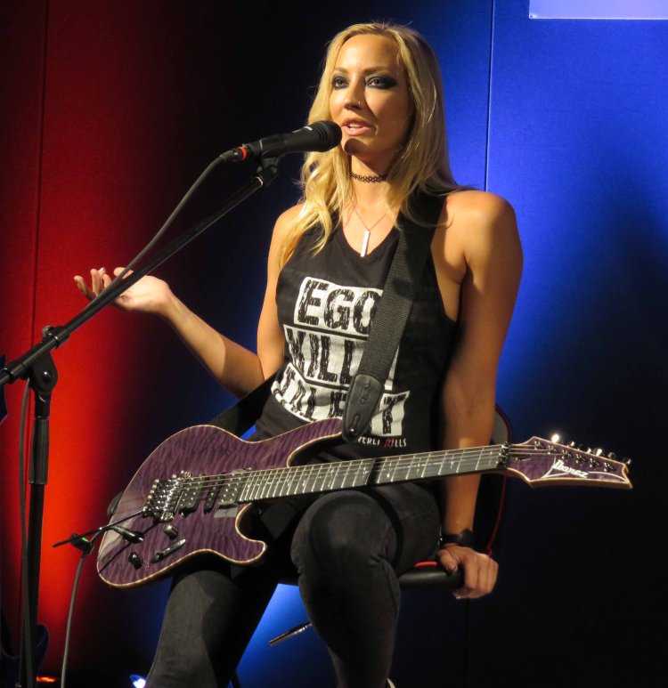 Nita Strauss Википедия