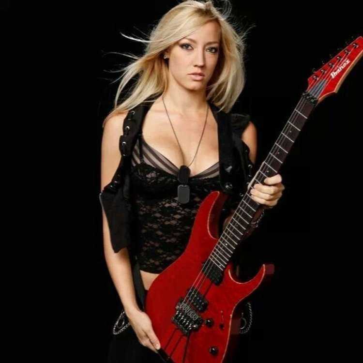 Нита Страусс