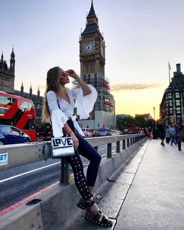 Девушка на улице Лондона