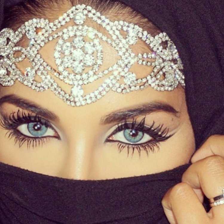 Красивые восточные глаза