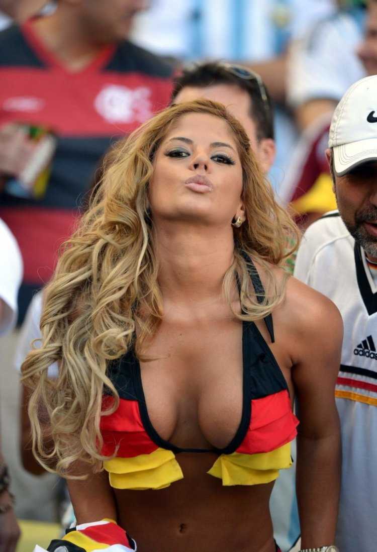 Фанатка сборной Германии