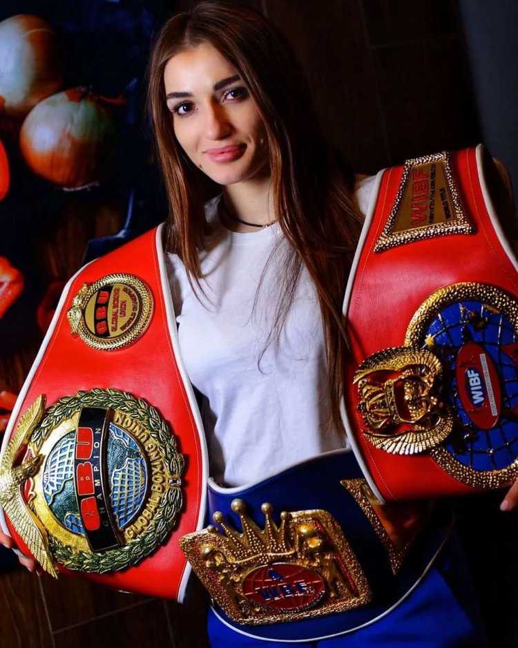 Боксер Фатима Дудиева