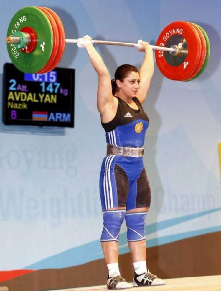 Штангистка Назик Авдалян