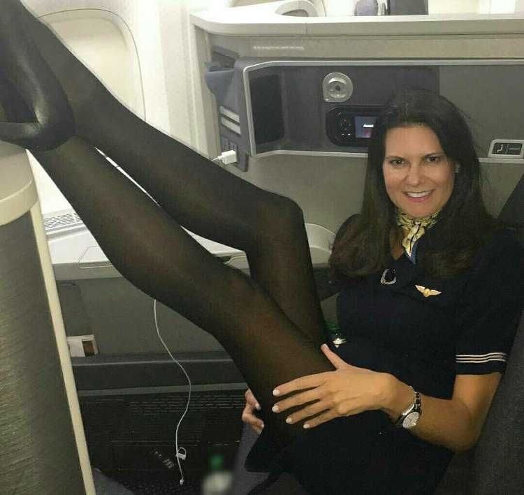 Стюардесса к колготках и трусах