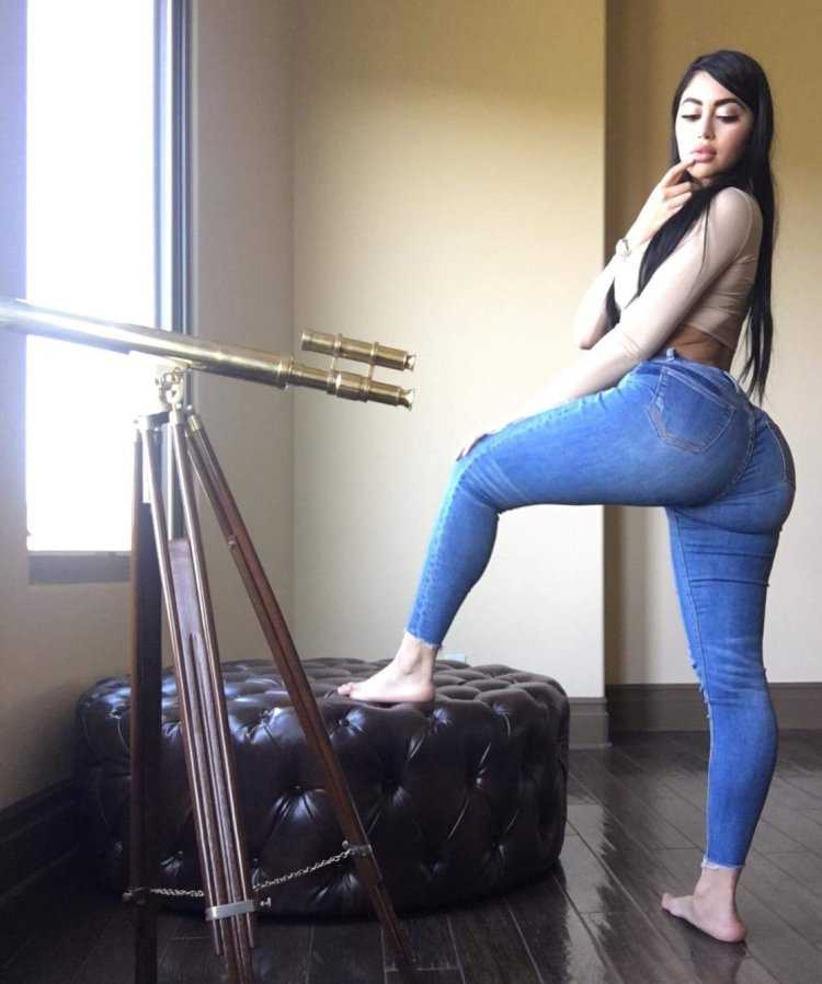 Огромные задницы в джинсах