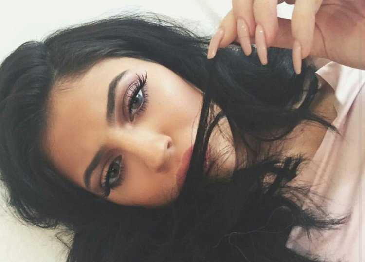 Кайли Дженнер селфи