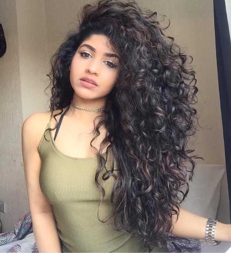 Кудрявые волосы у девушек длинные