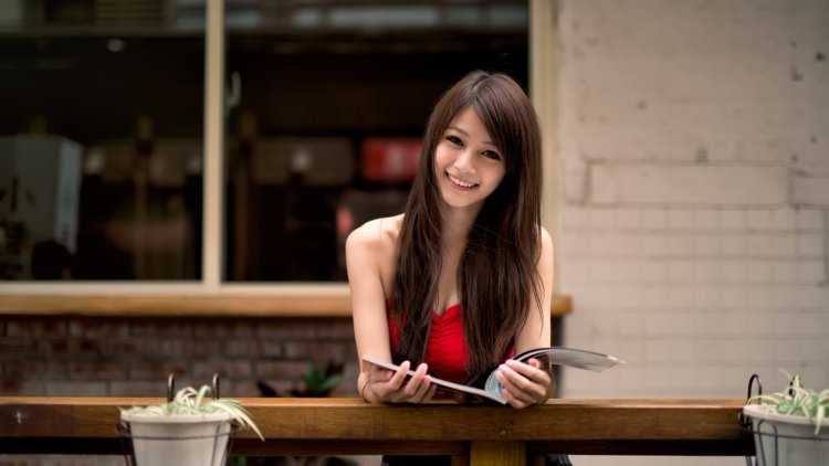 Девушки в кафе азиатки