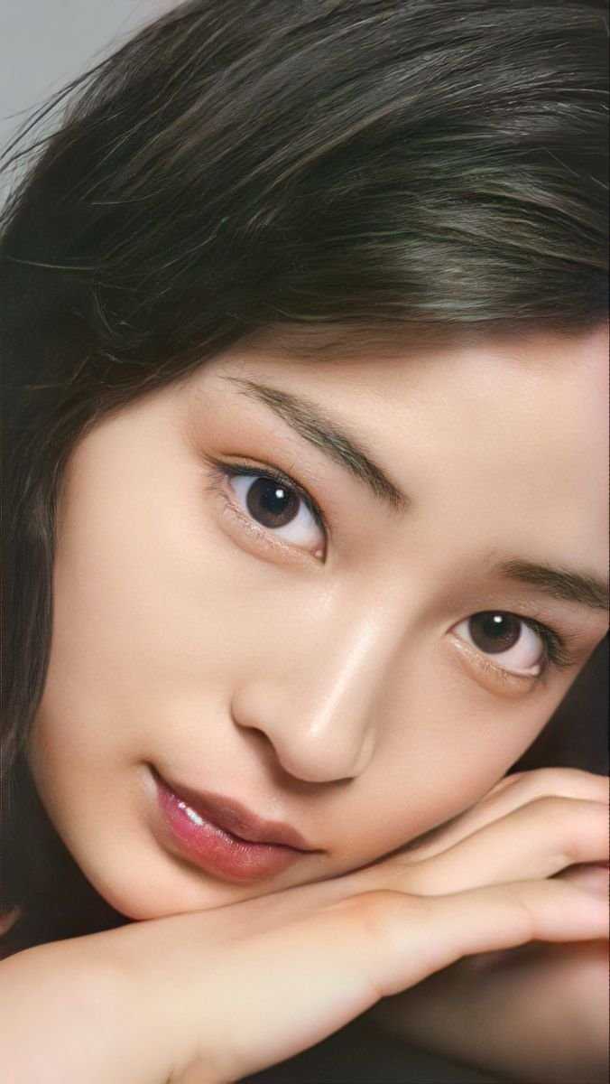 Лицо азиатской красавицы, полное тайн и вожделения