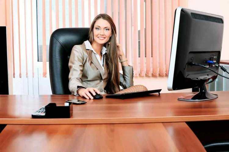 Женщина директор