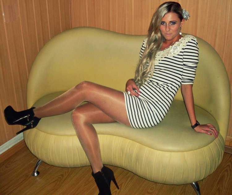 Девушки в колготках телесного цвета