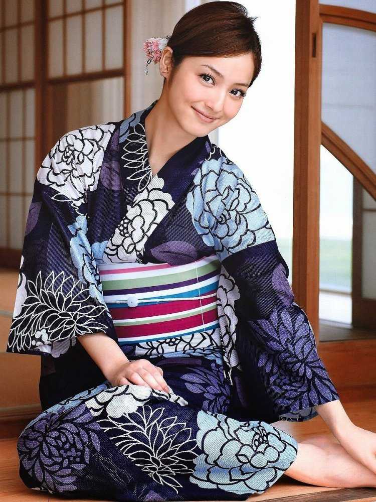 Nozomi Sasaki в кимоно