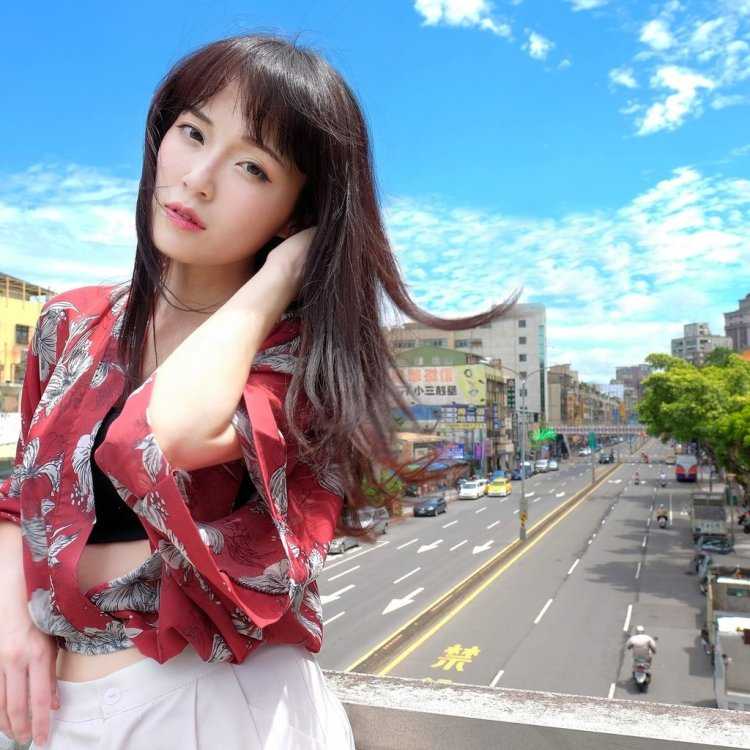 Азиатские девушки в городе