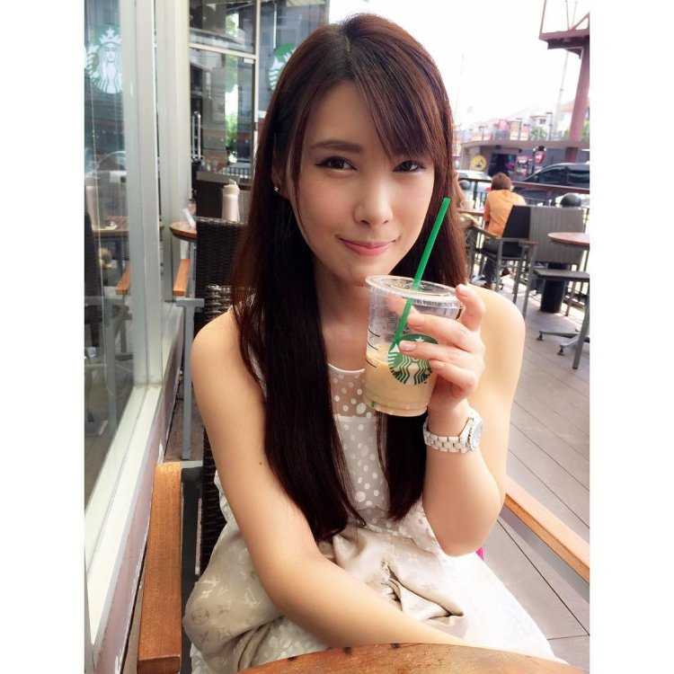 19 Летняя девушка японская