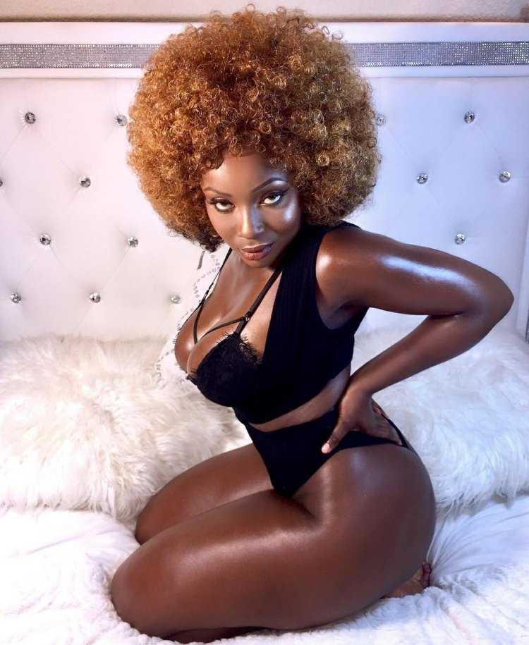 Ебони Миллс попа