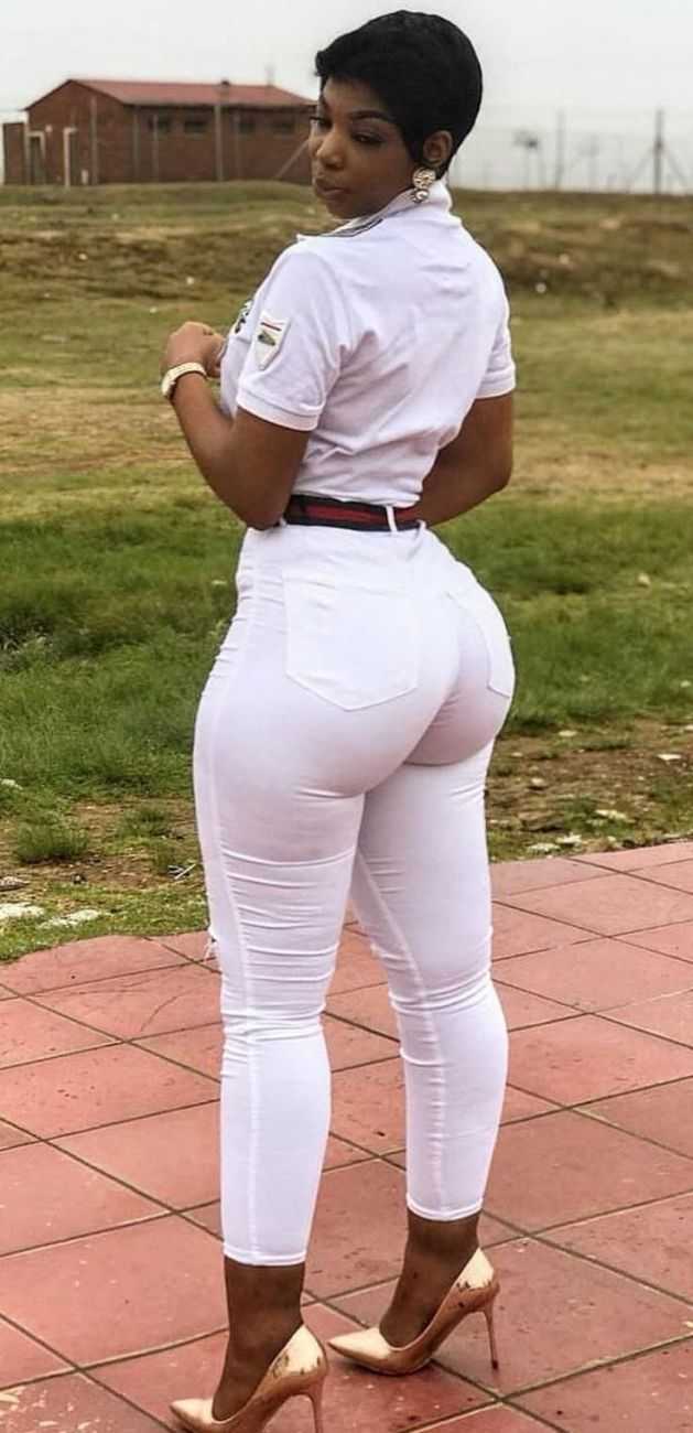 Большая задница Caroline Pierce