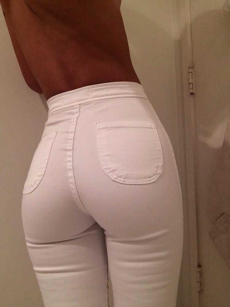 Наталья Остин в обтягивающей одежде