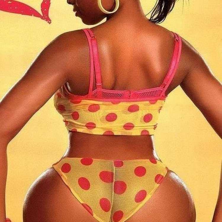 Сара Бэнкс в нижнем белье