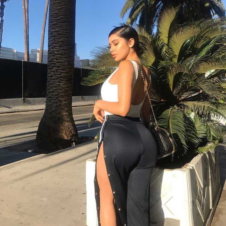 Jennifer Sue попа