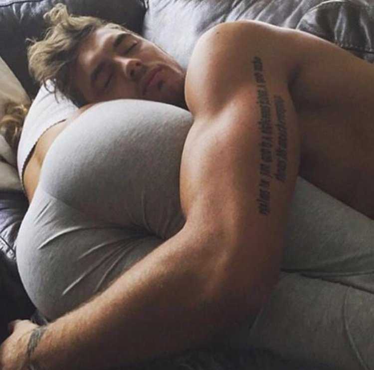 Бруна Лима в обтягивающем