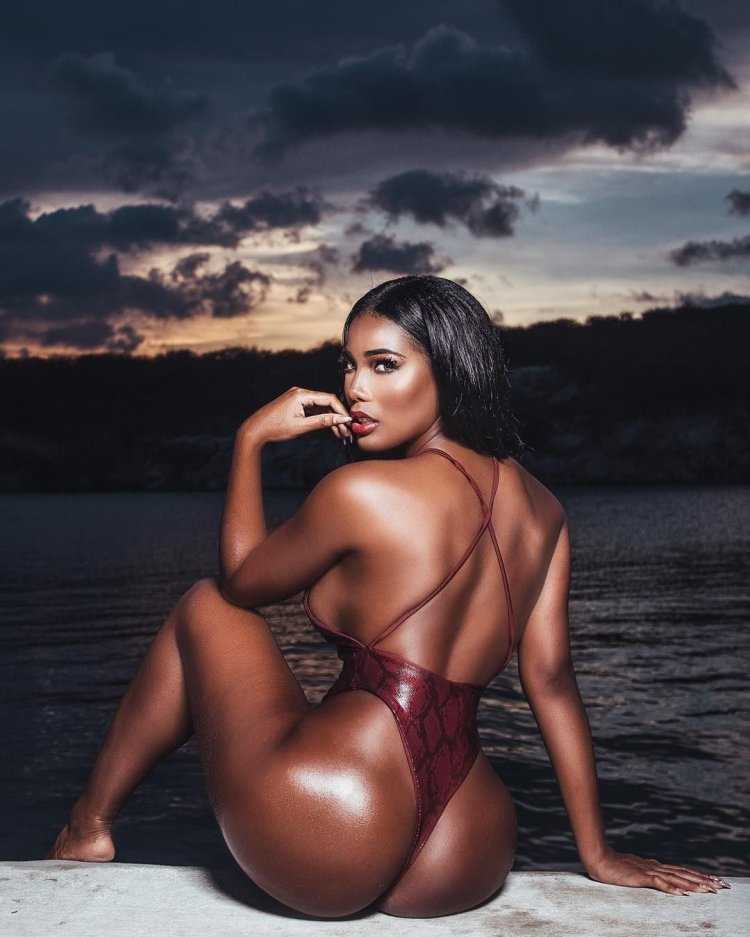 Monifa Jansen Амазонка