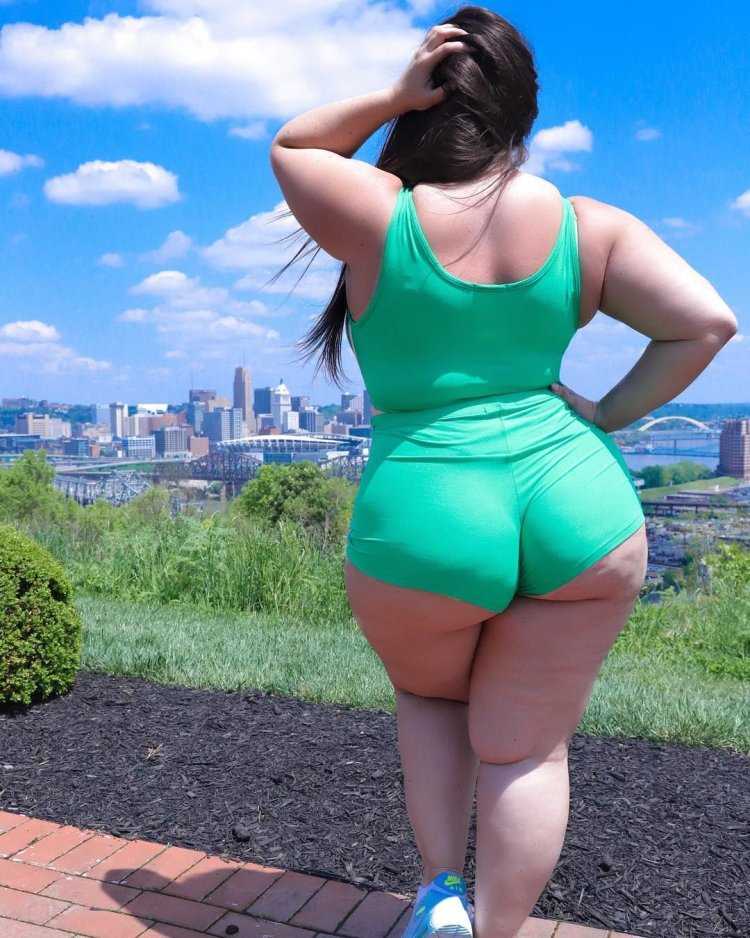 Пышка Эмбер Рейн задница