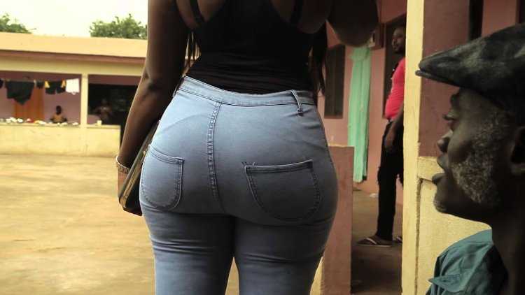 Большой зад девушек в леггинсах