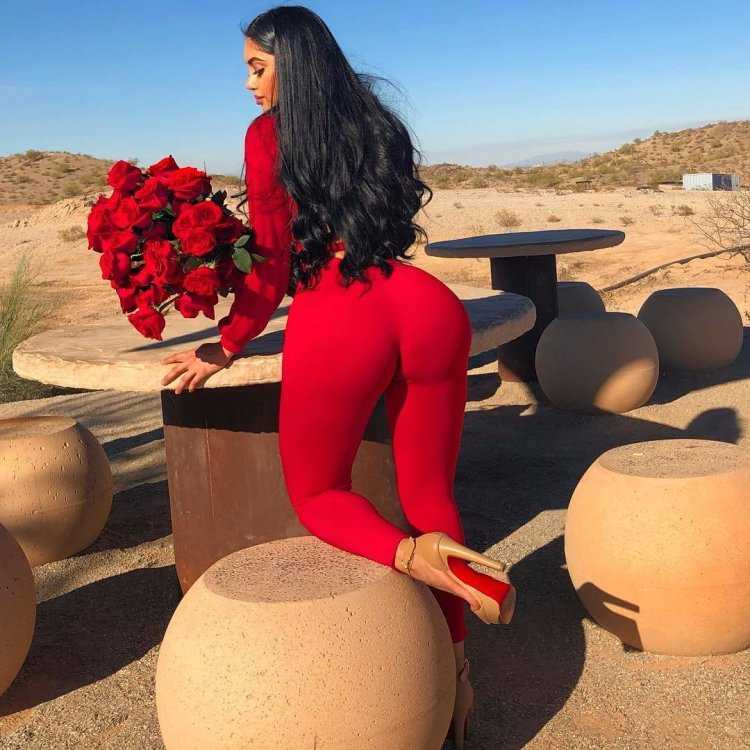 Jailyne Охеда привлекает взгляды