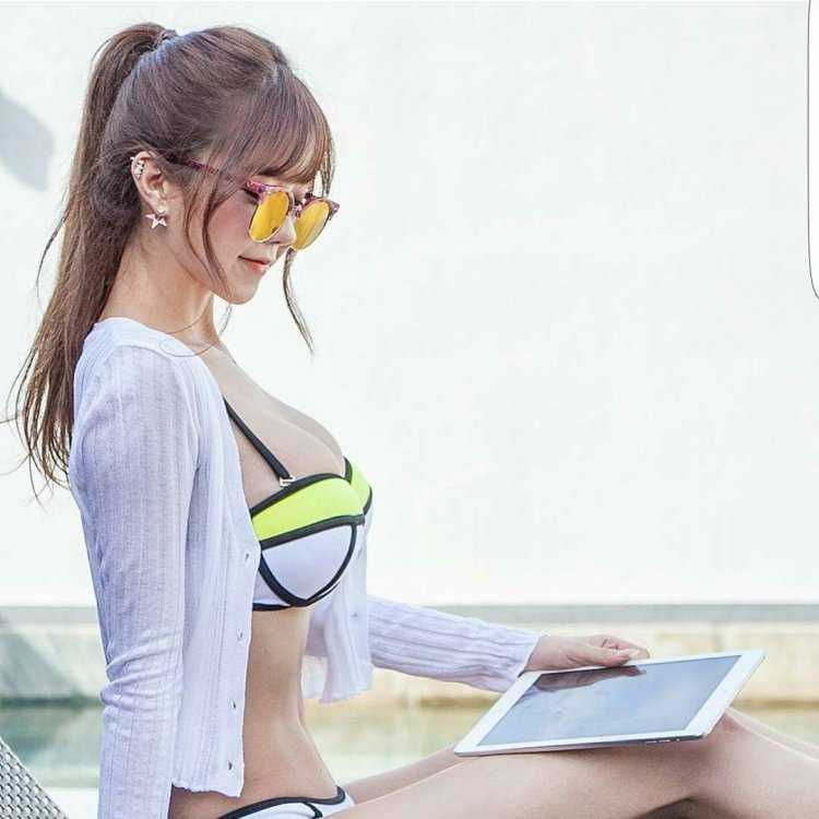 Китаянка с большими ягодицами