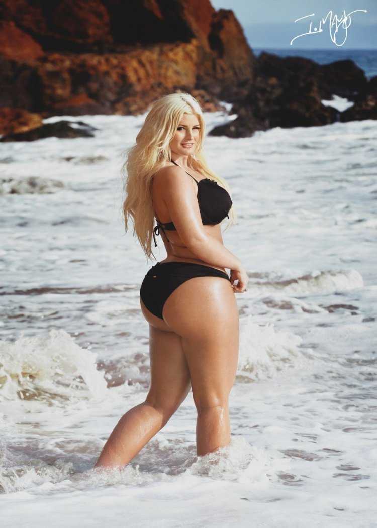 @Djhannahb Hannah в бикини