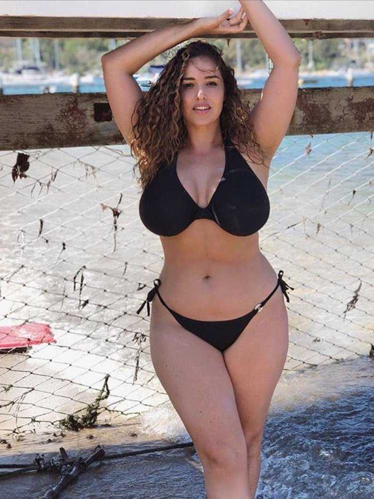 Джулия кэш плюс сайз