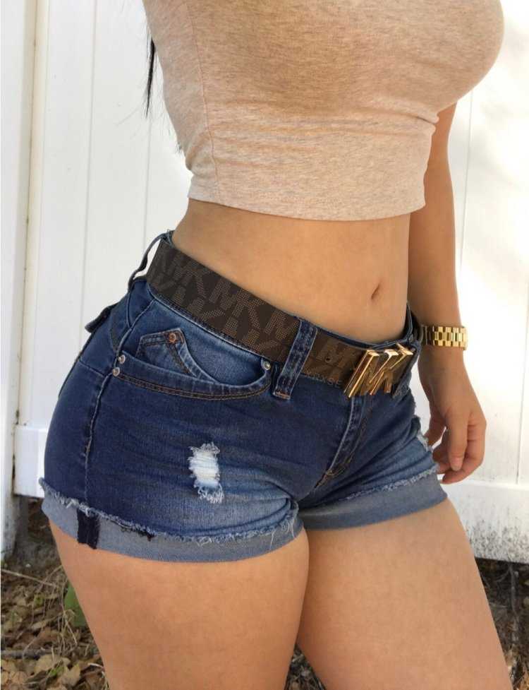 Большая жопа в шортиках11