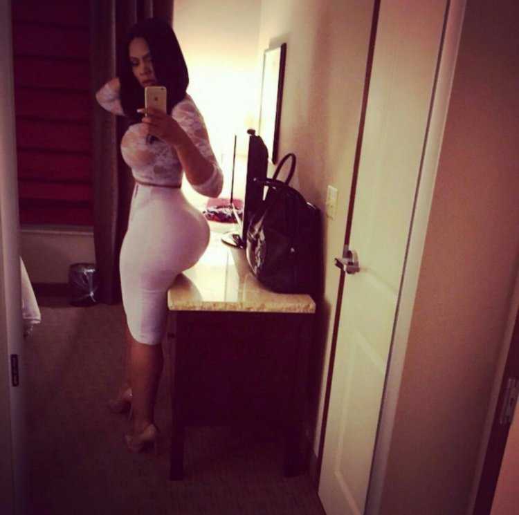 Девушка и дочка с большой попой