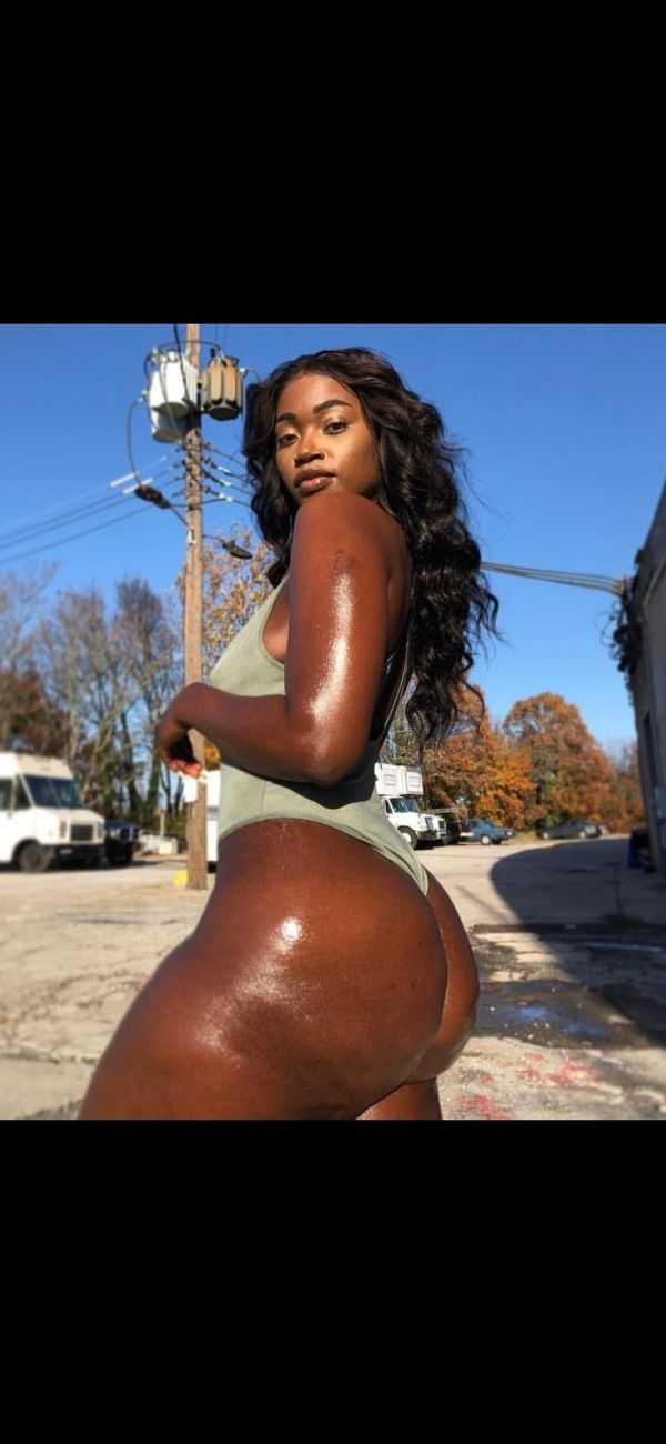 Ебони Миллс