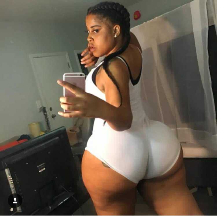 Модель Андреа БИК асс мулатка