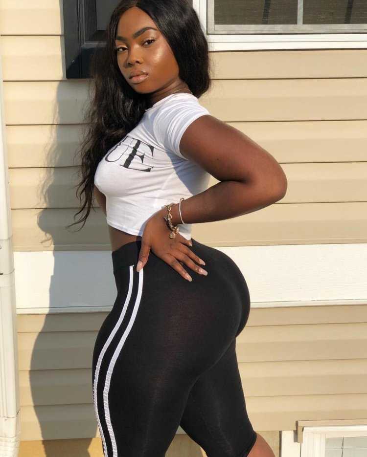 Ebony curves Hip в джинсах