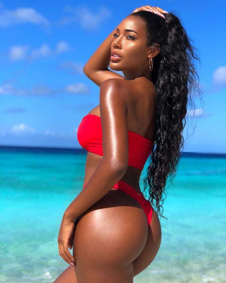 Bria myles в белье