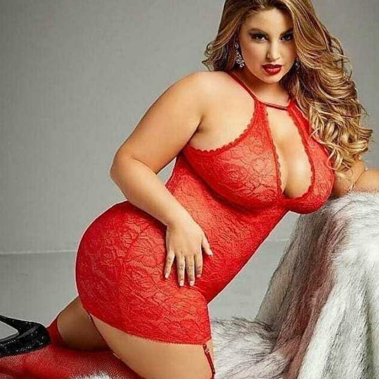 Великолепная задница Виктории Абрахам, приковывающая взгляд