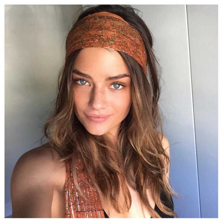 Прическа натуральный стиль