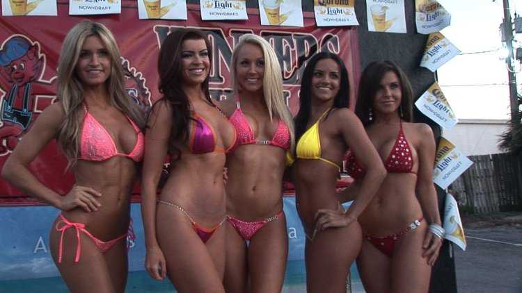 Конкурс бикини на пляже