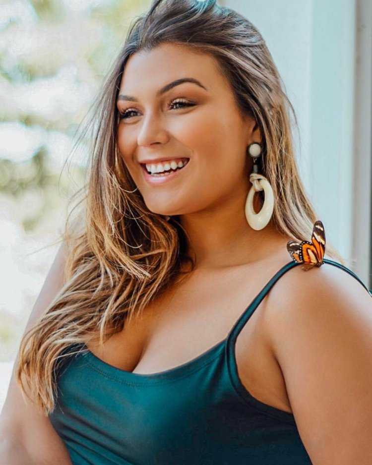 Анжелика Оливейра модель плюс сайз