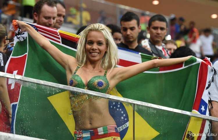 Болельщицы сборной Бразилии