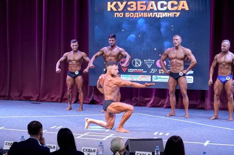 Брюнетка бодибилдер24