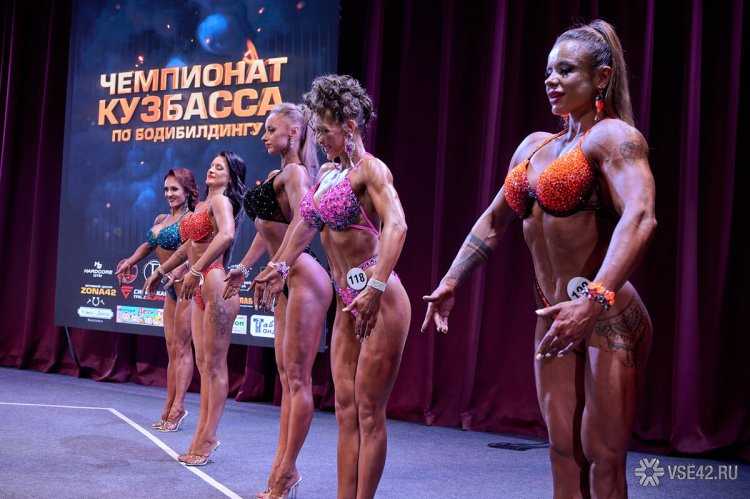 Брюнетка бодибилдер9