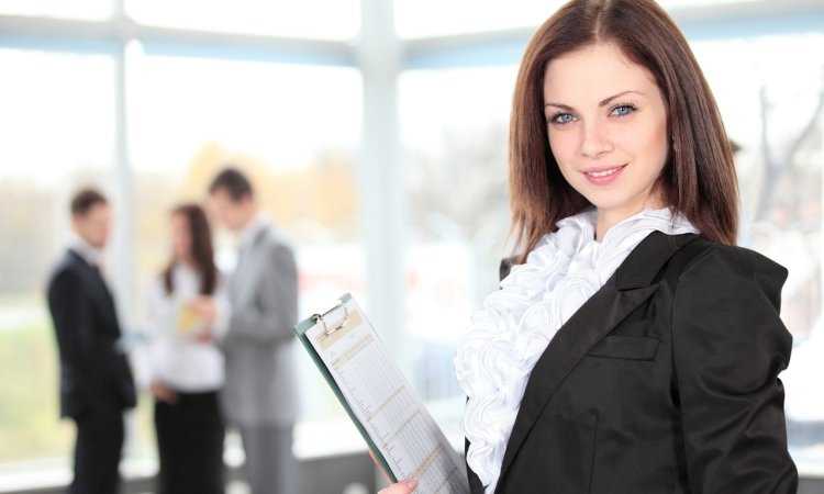 Брюнетка деловая девушка27